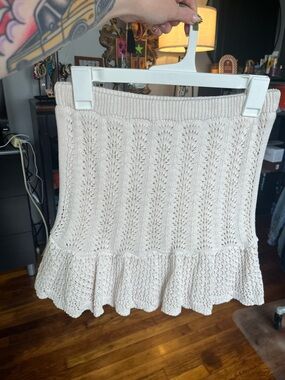 Women’s Cream Knit Ruffle Hem Skirt Small